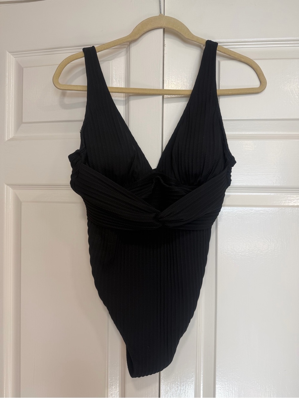 CUPSHE Black Ribbed Twist Front V-Neck One-Piece Swimsuit Size Large NWT
